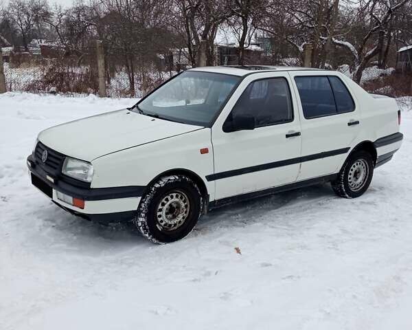 Білий Фольксваген Венто, об'ємом двигуна 1.9 л та пробігом 200 тис. км за 2300 $, фото 1 на Automoto.ua