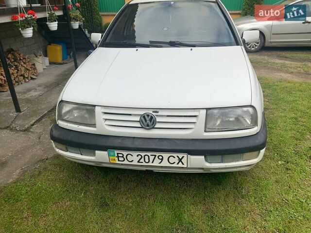 Білий Фольксваген Венто, об'ємом двигуна 1.9 л та пробігом 300 тис. км за 1600 $, фото 1 на Automoto.ua
