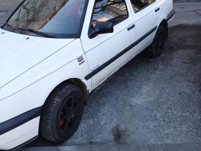 Білий Фольксваген Венто, об'ємом двигуна 0 л та пробігом 300 тис. км за 1400 $, фото 1 на Automoto.ua