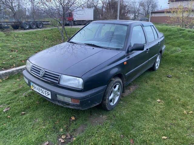 Черный Фольксваген Венто, объемом двигателя 1.8 л и пробегом 123 тыс. км за 1000 $, фото 1 на Automoto.ua