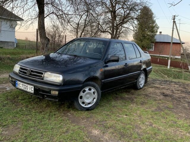 Черный Фольксваген Венто, объемом двигателя 1.8 л и пробегом 3 тыс. км за 1500 $, фото 1 на Automoto.ua