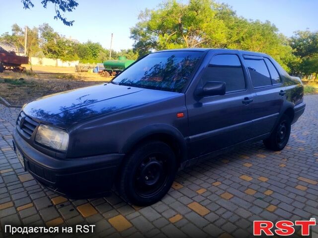 Фиолетовый Фольксваген Венто, объемом двигателя 1.8 л и пробегом 250 тыс. км за 1300 $, фото 1 на Automoto.ua