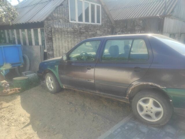 Фіолетовий Фольксваген Венто, об'ємом двигуна 0 л та пробігом 200 тис. км за 1189 $, фото 1 на Automoto.ua