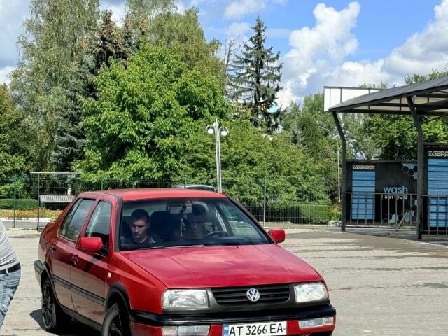 Червоний Фольксваген Венто, об'ємом двигуна 1.8 л та пробігом 437 тис. км за 1353 $, фото 1 на Automoto.ua