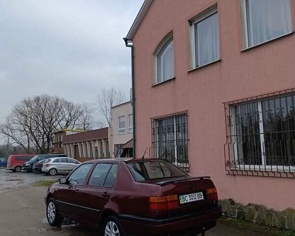 Червоний Фольксваген Венто, об'ємом двигуна 1.9 л та пробігом 300 тис. км за 1750 $, фото 1 на Automoto.ua