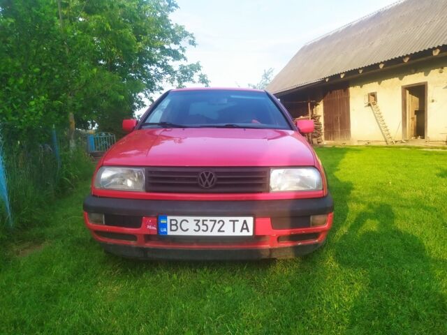 Красный Фольксваген Венто, объемом двигателя 1.8 л и пробегом 280 тыс. км за 1450 $, фото 1 на Automoto.ua