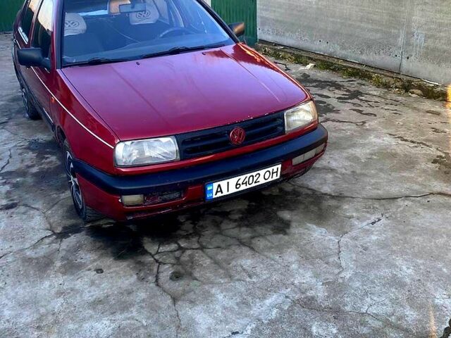 Червоний Фольксваген Венто, об'ємом двигуна 1.8 л та пробігом 259 тис. км за 1500 $, фото 1 на Automoto.ua
