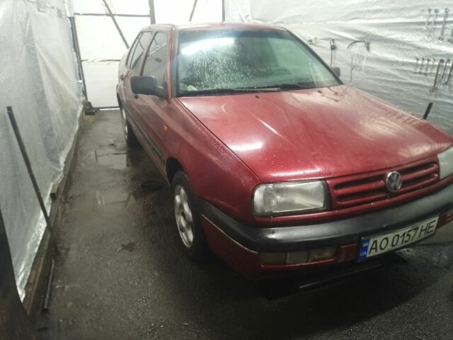 Красный Фольксваген Венто, объемом двигателя 1.8 л и пробегом 99 тыс. км за 1150 $, фото 1 на Automoto.ua