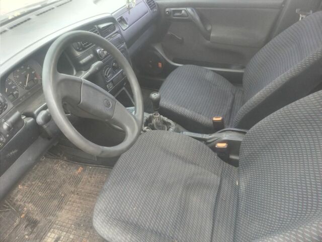 Красный Фольксваген Венто, объемом двигателя 1.6 л и пробегом 2 тыс. км за 1313 $, фото 1 на Automoto.ua