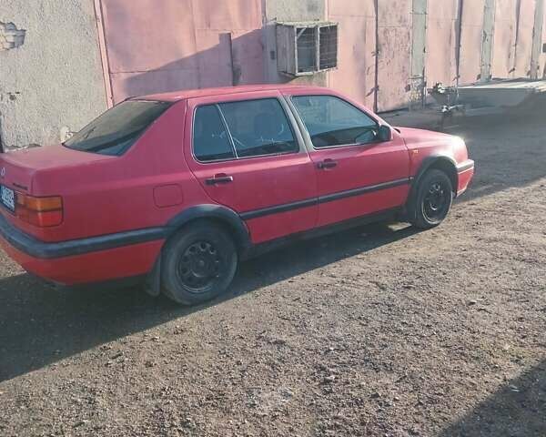 Червоний Фольксваген Венто, об'ємом двигуна 1.8 л та пробігом 176 тис. км за 900 $, фото 1 на Automoto.ua