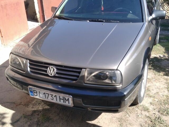 Серый Фольксваген Венто, объемом двигателя 2 л и пробегом 221 тыс. км за 2500 $, фото 1 на Automoto.ua