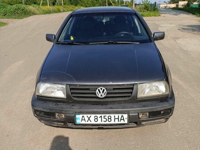 Серый Фольксваген Венто, объемом двигателя 2 л и пробегом 113 тыс. км за 2000 $, фото 1 на Automoto.ua