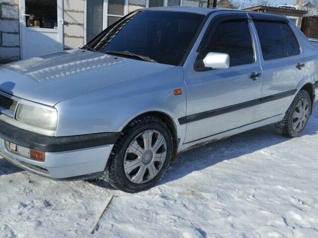 Серый Фольксваген Венто, объемом двигателя 2 л и пробегом 300 тыс. км за 2150 $, фото 1 на Automoto.ua