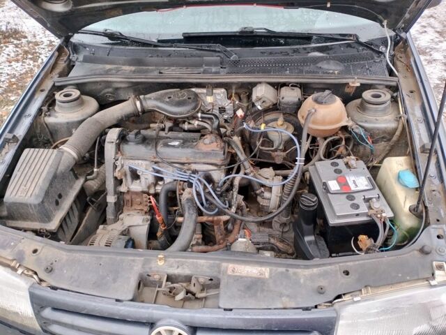 Серый Фольксваген Венто, объемом двигателя 1.8 л и пробегом 300 тыс. км за 2300 $, фото 1 на Automoto.ua