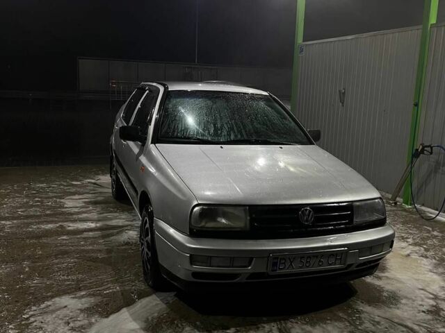 Сірий Фольксваген Венто, объемом двигателя 1.8 л и пробегом 300 тыс. км за 1900 $, фото 1 на Automoto.ua