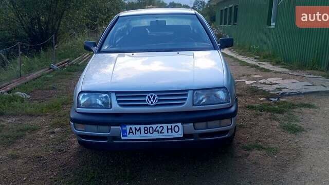 Сірий Фольксваген Венто, об'ємом двигуна 1.78 л та пробігом 300 тис. км за 2000 $, фото 1 на Automoto.ua