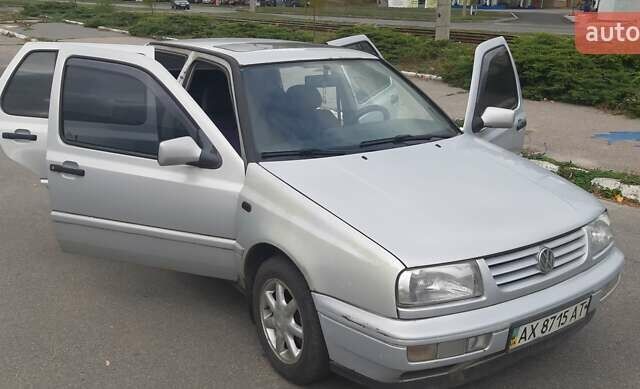 Сірий Фольксваген Венто, об'ємом двигуна 1.98 л та пробігом 354 тис. км за 1350 $, фото 1 на Automoto.ua