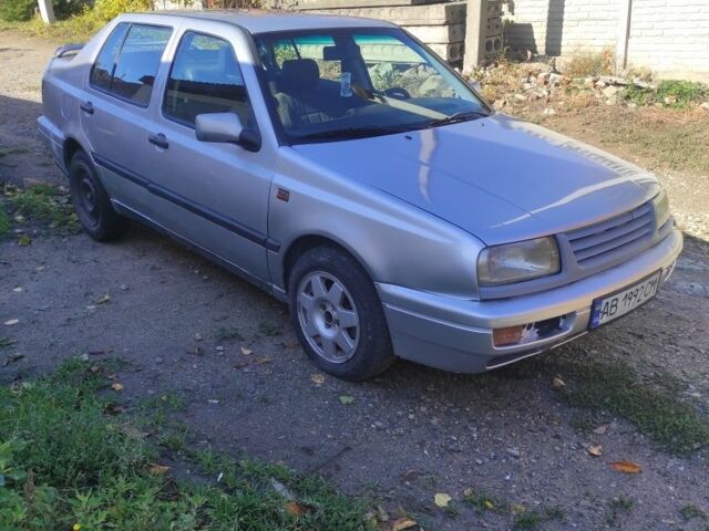 Сірий Фольксваген Венто, об'ємом двигуна 1.8 л та пробігом 2 тис. км за 1350 $, фото 1 на Automoto.ua