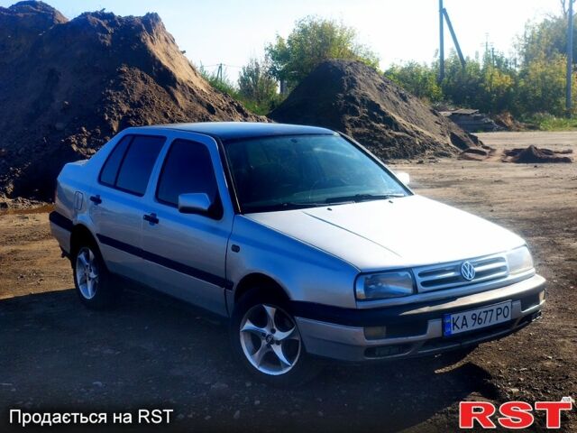 Сірий Фольксваген Венто, об'ємом двигуна 1.8 л та пробігом 87 тис. км за 2500 $, фото 1 на Automoto.ua