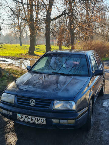 Синій Фольксваген Венто, об'ємом двигуна 1.78 л та пробігом 285 тис. км за 1500 $, фото 1 на Automoto.ua