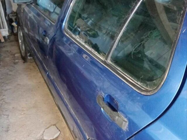 Синий Фольксваген Венто, объемом двигателя 1.8 л и пробегом 250 тыс. км за 1000 $, фото 1 на Automoto.ua