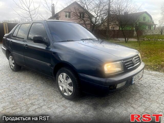 Синій Фольксваген Венто, об'ємом двигуна 1.8 л та пробігом 167 тис. км за 1200 $, фото 1 на Automoto.ua