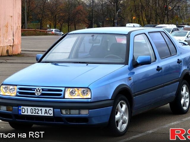 Синій Фольксваген Венто, об'ємом двигуна 1.8 л та пробігом 146 тис. км за 2000 $, фото 1 на Automoto.ua