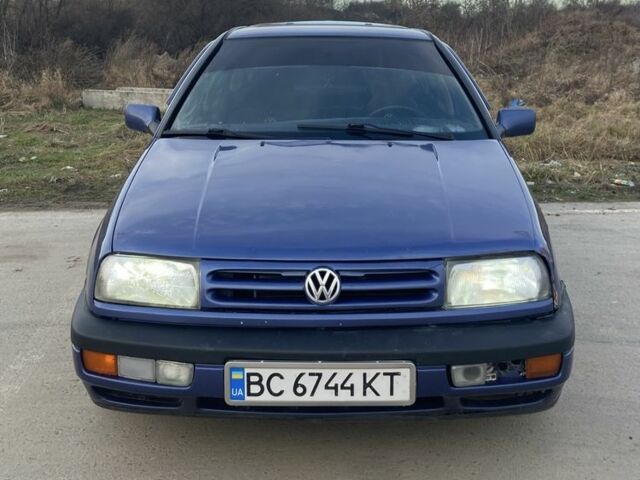 Синій Фольксваген Венто, об'ємом двигуна 1.8 л та пробігом 300 тис. км за 1399 $, фото 1 на Automoto.ua