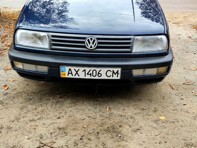 Синій Фольксваген Венто, об'ємом двигуна 1.6 л та пробігом 70 тис. км за 2350 $, фото 1 на Automoto.ua