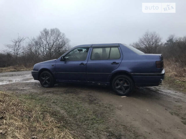 Синій Фольксваген Венто, об'ємом двигуна 1.78 л та пробігом 274 тис. км за 1300 $, фото 1 на Automoto.ua