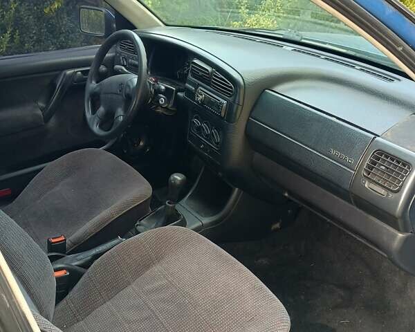 Синій Фольксваген Венто, об'ємом двигуна 1.8 л та пробігом 333 тис. км за 1500 $, фото 1 на Automoto.ua