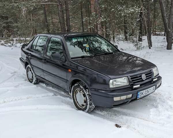 Синій Фольксваген Венто, об'ємом двигуна 1.78 л та пробігом 69 тис. км за 1650 $, фото 1 на Automoto.ua