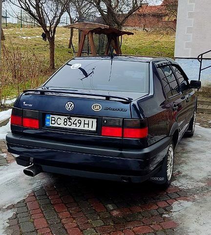 Синий Фольксваген Венто, объемом двигателя 2 л и пробегом 300 тыс. км за 2500 $, фото 1 на Automoto.ua