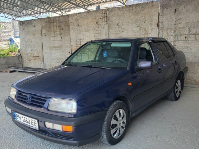 Синий Фольксваген Венто, объемом двигателя 1.8 л и пробегом 275 тыс. км за 1600 $, фото 1 на Automoto.ua