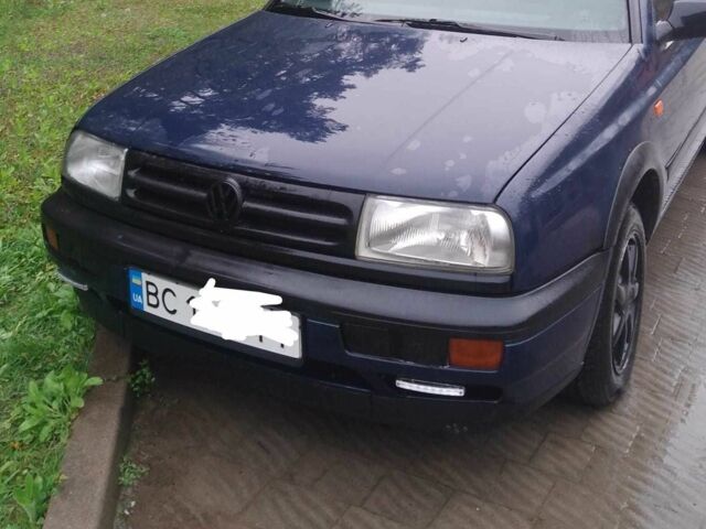 Синій Фольксваген Венто, об'ємом двигуна 1.8 л та пробігом 300 тис. км за 1400 $, фото 1 на Automoto.ua