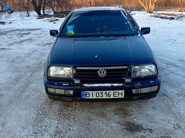 Синий Фольксваген Венто, объемом двигателя 1.8 л и пробегом 318 тыс. км за 2500 $, фото 1 на Automoto.ua