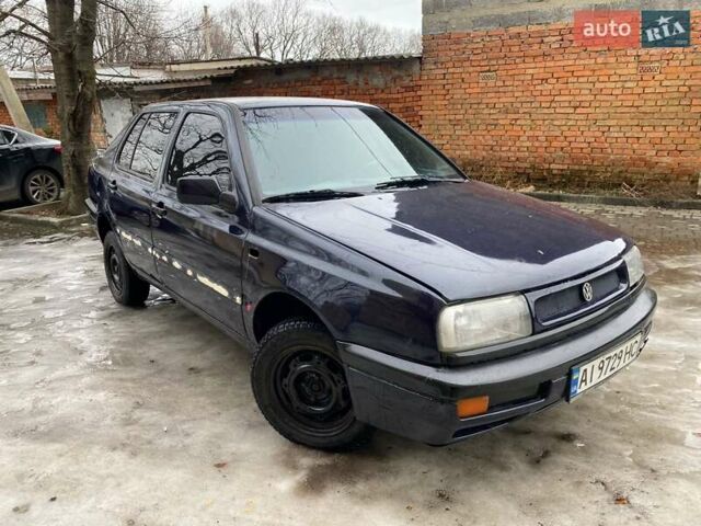 Синий Фольксваген Венто, объемом двигателя 1.8 л и пробегом 250 тыс. км за 1299 $, фото 1 на Automoto.ua