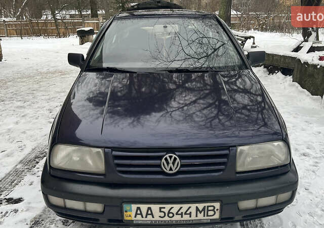 Синій Фольксваген Венто, об'ємом двигуна 1.9 л та пробігом 270 тис. км за 2200 $, фото 1 на Automoto.ua