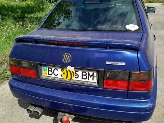 Синій Фольксваген Венто, об'ємом двигуна 1.8 л та пробігом 235 тис. км за 2600 $, фото 1 на Automoto.ua