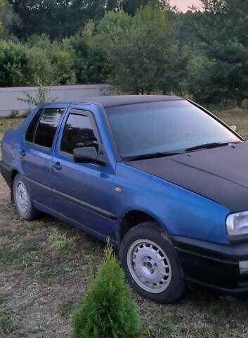 Синий Фольксваген Венто, объемом двигателя 1.78 л и пробегом 350 тыс. км за 2600 $, фото 1 на Automoto.ua