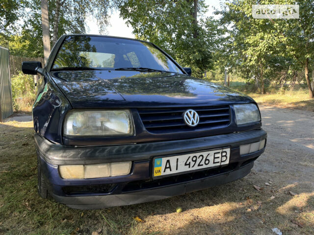 Синій Фольксваген Венто, об'ємом двигуна 1.8 л та пробігом 180 тис. км за 2300 $, фото 1 на Automoto.ua