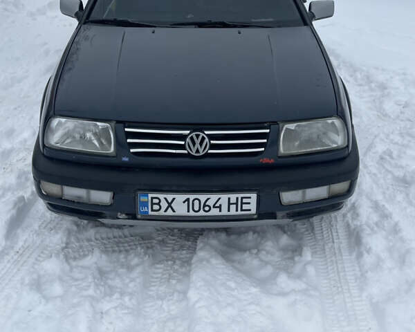 Синій Фольксваген Венто, об'ємом двигуна 1.78 л та пробігом 300 тис. км за 2750 $, фото 1 на Automoto.ua