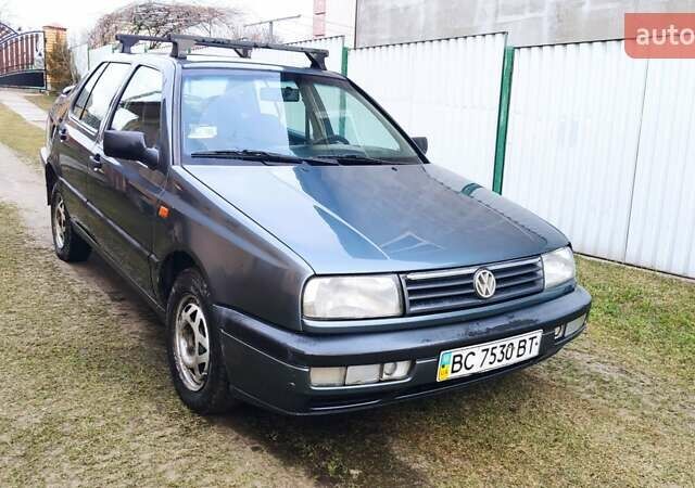 Зелений Фольксваген Венто, об'ємом двигуна 1.9 л та пробігом 300 тис. км за 2250 $, фото 1 на Automoto.ua
