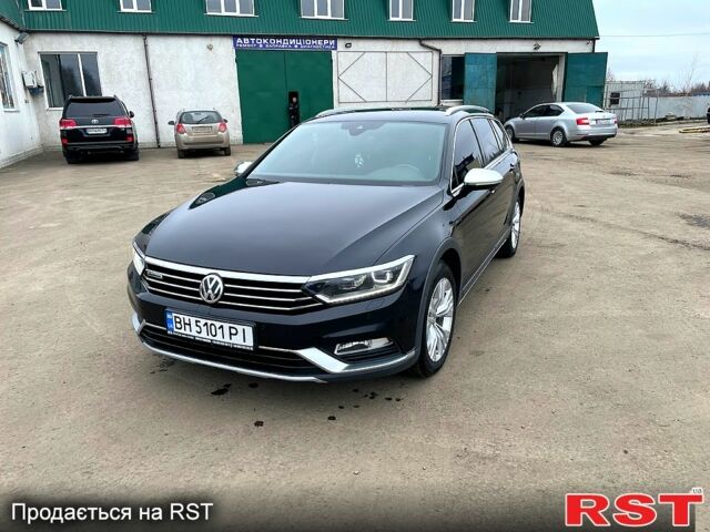 Черный Фольксваген Alltrack, объемом двигателя 2 л и пробегом 23800 тыс. км за 19800 $, фото 1 на Automoto.ua