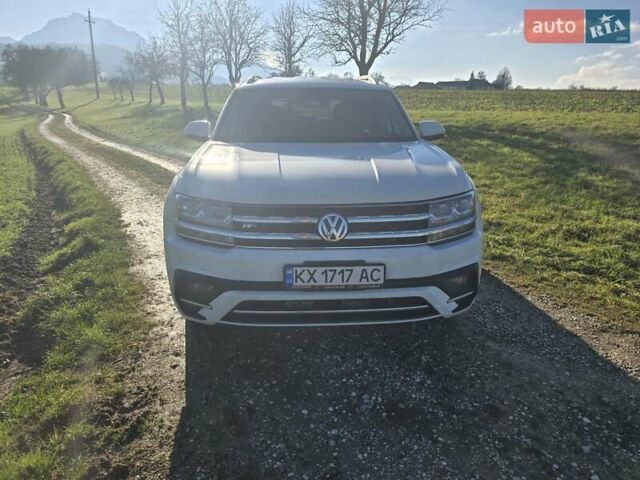 Белый Фольксваген Atlas, объемом двигателя 3.6 л и пробегом 130 тыс. км за 21500 $, фото 1 на Automoto.ua