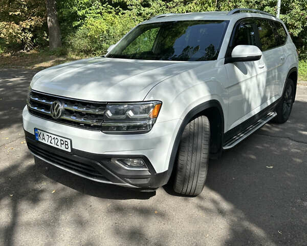 Білий Фольксваген Atlas, об'ємом двигуна 3.6 л та пробігом 118 тис. км за 25600 $, фото 1 на Automoto.ua