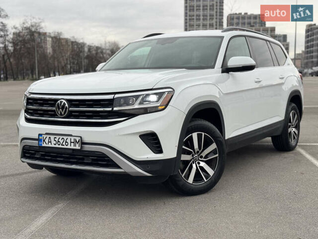 Белый Фольксваген Atlas, объемом двигателя 2 л и пробегом 87 тыс. км за 24999 $, фото 1 на Automoto.ua