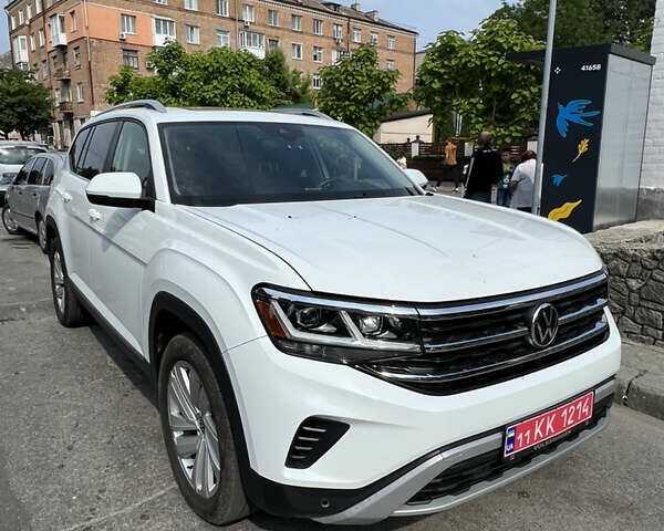 Белый Фольксваген Atlas, объемом двигателя 3.6 л и пробегом 102 тыс. км за 27000 $, фото 1 на Automoto.ua