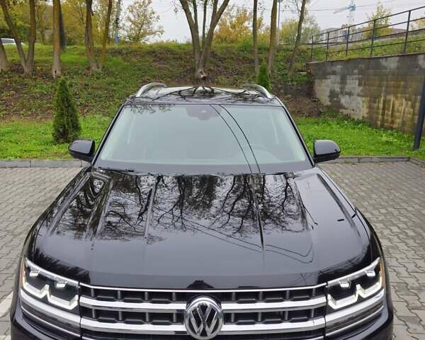 Черный Фольксваген Atlas, объемом двигателя 3.6 л и пробегом 90 тыс. км за 25500 $, фото 1 на Automoto.ua