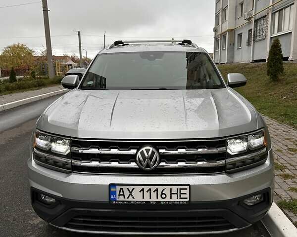 Сірий Фольксваген Atlas, об'ємом двигуна 3.6 л та пробігом 100 тис. км за 25000 $, фото 1 на Automoto.ua